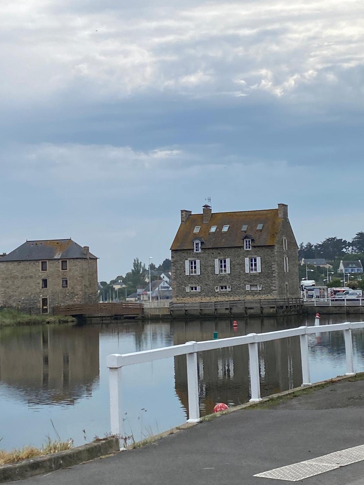 Agreable Cocon Sous Les Toits - Parking - Wifi Apartment Pleneuf-Val-Andre Luaran gambar